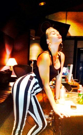 Miley Cyrus, Studio, Twit Pic Miley Cyrus, Studio, Twit Pic